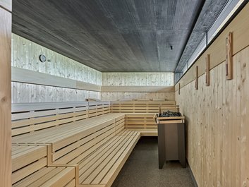 Sauna mit dreistufiger Liegeneinrichtung