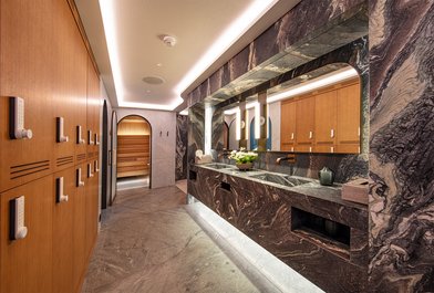 Hotel Spa in Holz und Granit