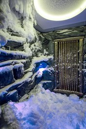 Schneeparadies – Abkühlen nach der Sauna