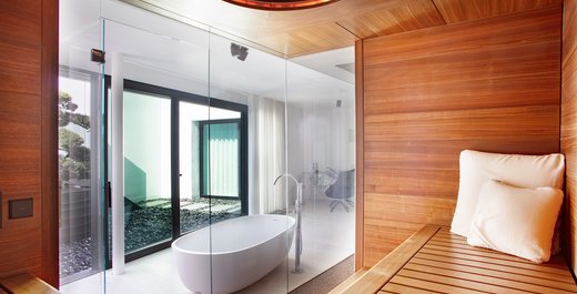 Sauna mit Glasfront und Ausblick